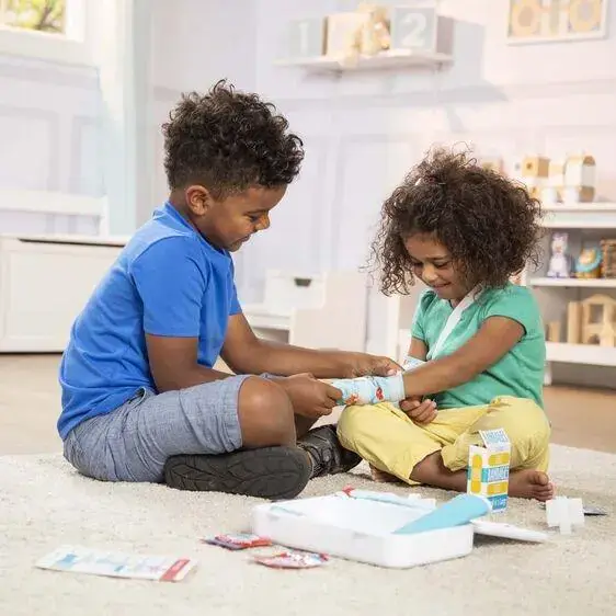 Melissa & Doug Szerepjáték, Gyógyulj meg Elsősegély játékszett szett